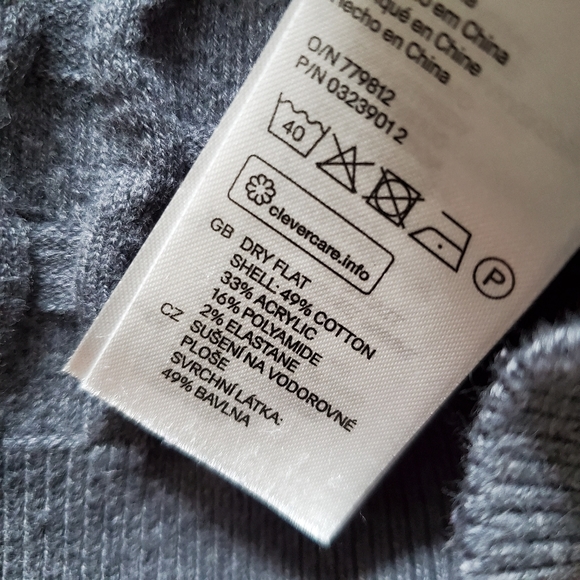 🔖5/$25 H&M Sweater - Picture 7 of 7